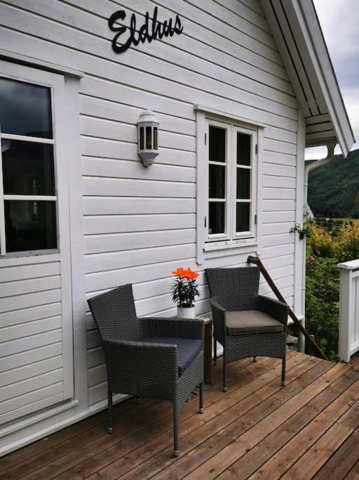 Villa Nydelig Lite Hus Med Egen Vedfyrt Baksteovn. Kaupanger Exterior foto